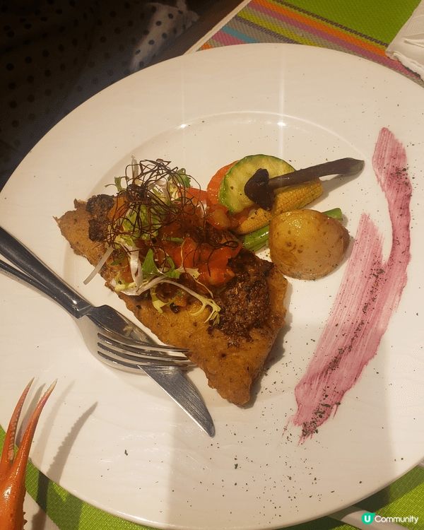 週六晚半自助餐，地點尖沙咀，有六款主菜選擇。羊扒，蘑菇大蝦，...