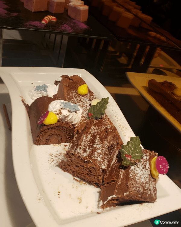 週六晚半自助餐，地點尖沙咀，有六款主菜選擇。羊扒，蘑菇大蝦，...