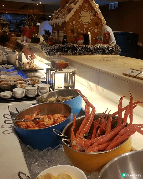 週六晚半自助餐，地點尖沙咀，有六款主菜選擇。羊扒，蘑菇大蝦，...