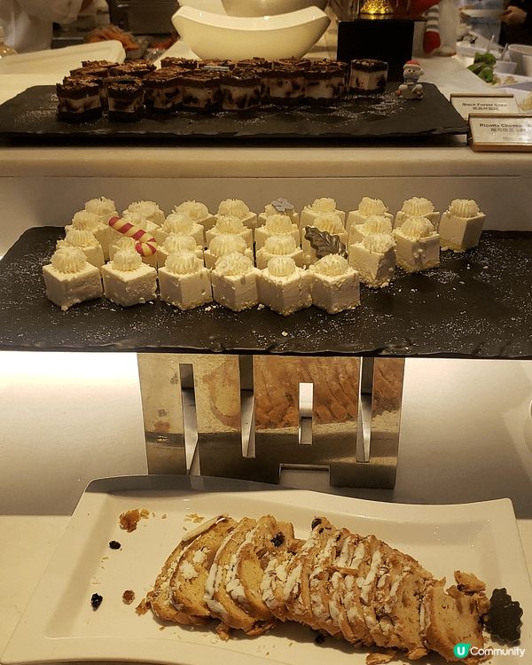 週六晚半自助餐，地點尖沙咀，有六款主菜選擇。羊扒，蘑菇大蝦，...