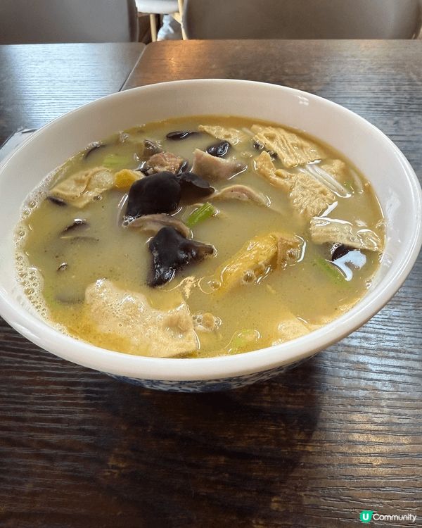 屯門川膠線。主打花膠雞湯米線。