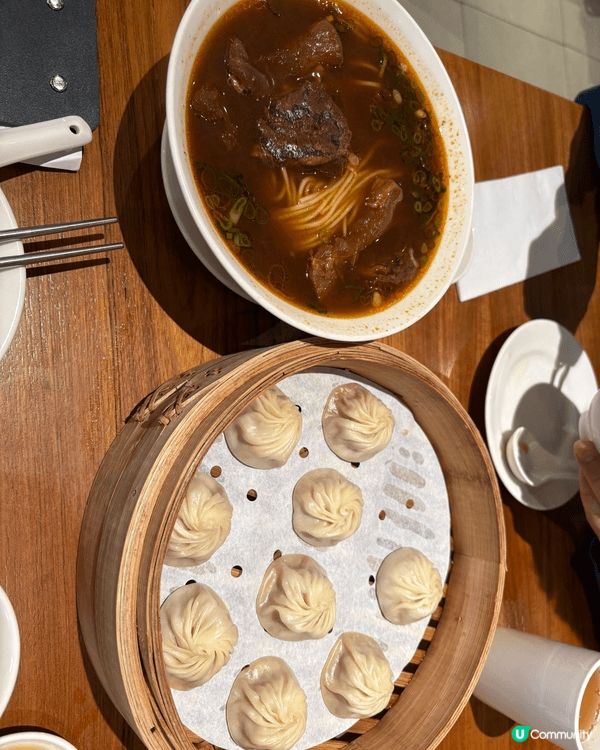 台北，去咗台北101 的一間湯麵店食，第二幅，在圓山站公園的...
