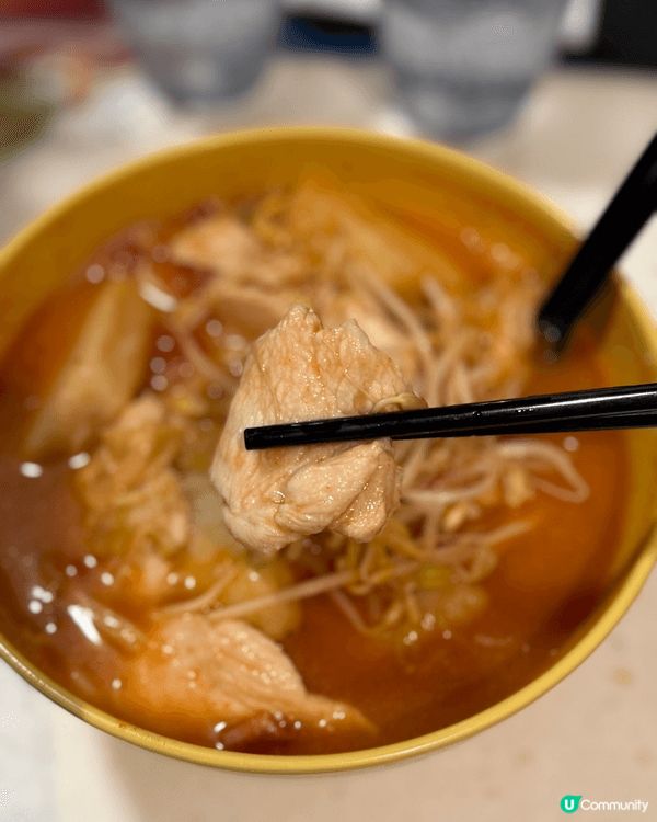 譚仔限時優惠$42有2個餸，雞肉魚片頭蕃茄湯，好抵食～大大碗...