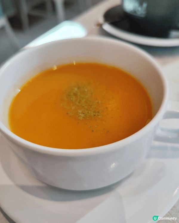 Plato呢個白汁意粉幾creamy，漢堡包咬落肉汁豐富，薯...