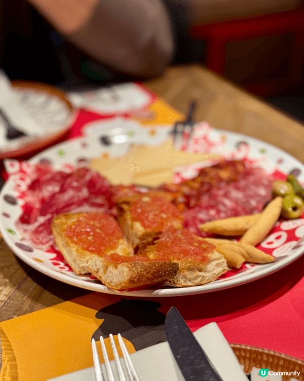 作為米芝蓮2025的西班牙菜餐廳及在Openrice開飯熱店...