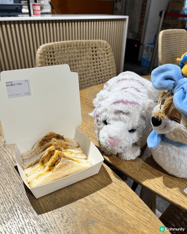 這間餐廳在高雄壽山動物園內的，有一些餐飲小食，有老虎造型嘅多...