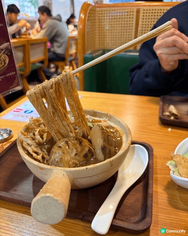 如果可以食自助餐，就唔使搭飛機周圍飛來飛去浪費晒啲交通時間，...