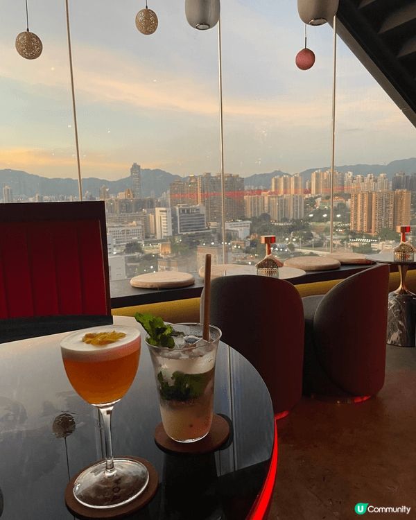 去酒吧飲杯嘢唔一定要係晚上，喺日落前去秋月飲嘢係最chill...