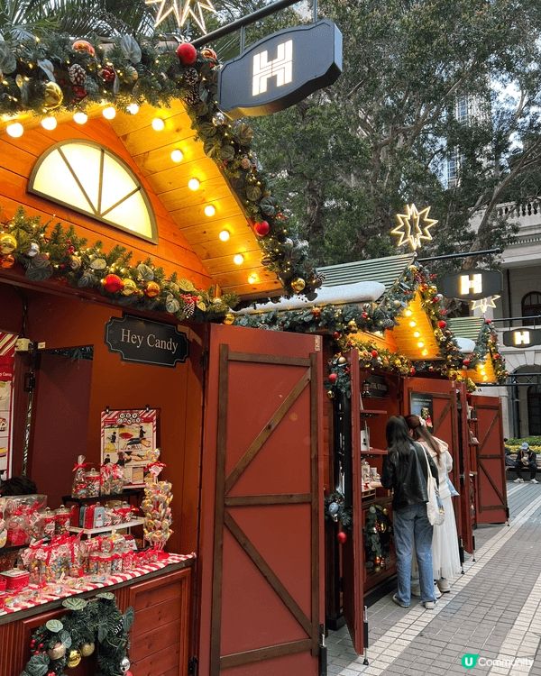 今年中環海濱公園，很有聖誕節日氣氛。會場內有一棵20米高的聖...