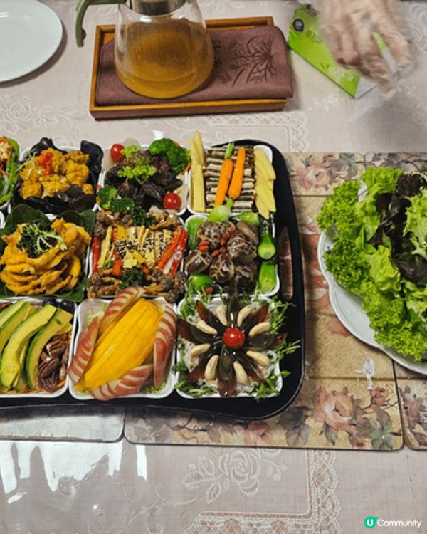第一、二張是在馬灣的私房素食，非常美味及美觀，超正，就算不是...