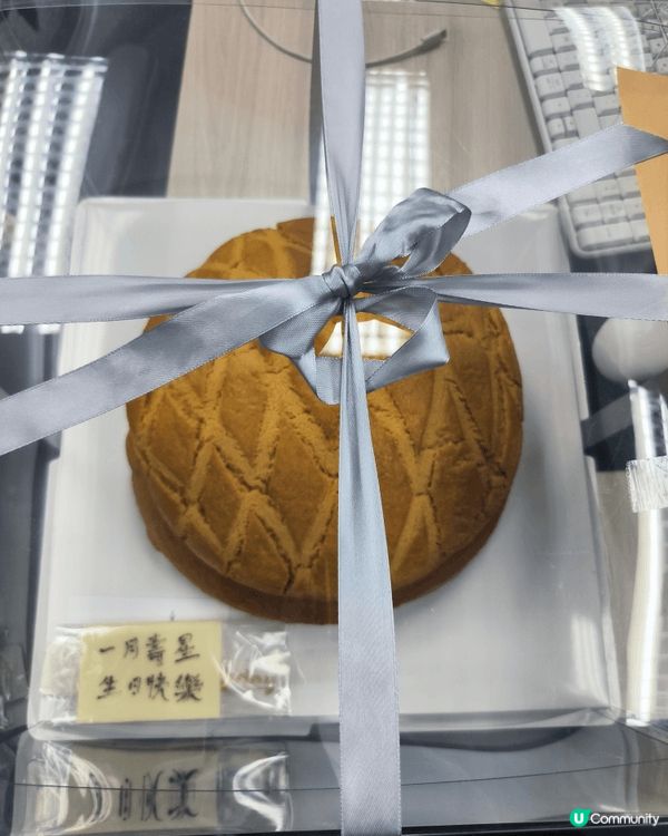 我只是拿著透明膠盒，由銅鑼灣君蘭麵包廠坐車回家，每個人在路上...