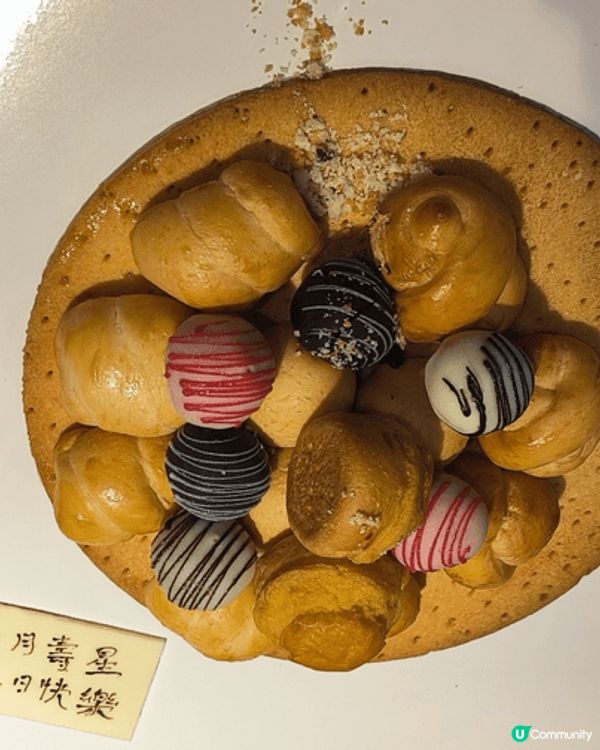 我只是拿著透明膠盒，由銅鑼灣君蘭麵包廠坐車回家，每個人在路上...