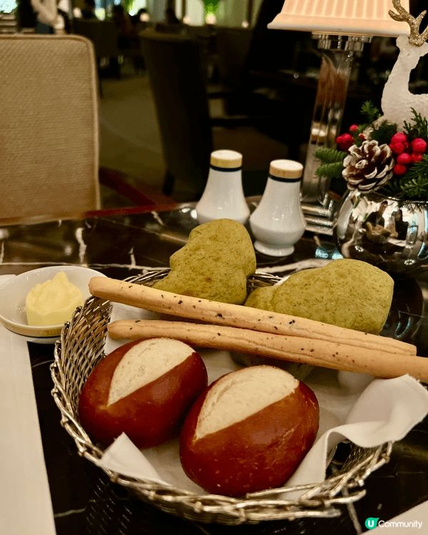 半島酒店3 courses晚餐價錢雖然貴，但真係物超所值，特...