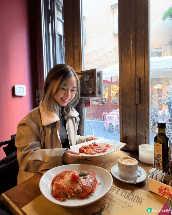 這三張是聖誕節到意大利羅馬旅行時拍的，去了鬥獸場附近的餐廳吃...