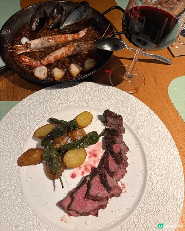 這三張是聖誕節到意大利羅馬旅行時拍的，去了鬥獸場附近的餐廳吃...