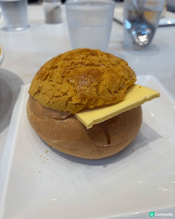 秋田冰室既羅餸湯餐肉通粉餐配菠蘿油，啲菠蘿油新鮮焗出嚟加左薄...