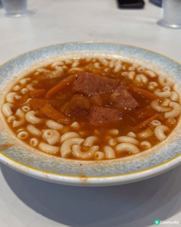 秋田冰室既羅餸湯餐肉通粉餐配菠蘿油，啲菠蘿油新鮮焗出嚟加左薄...