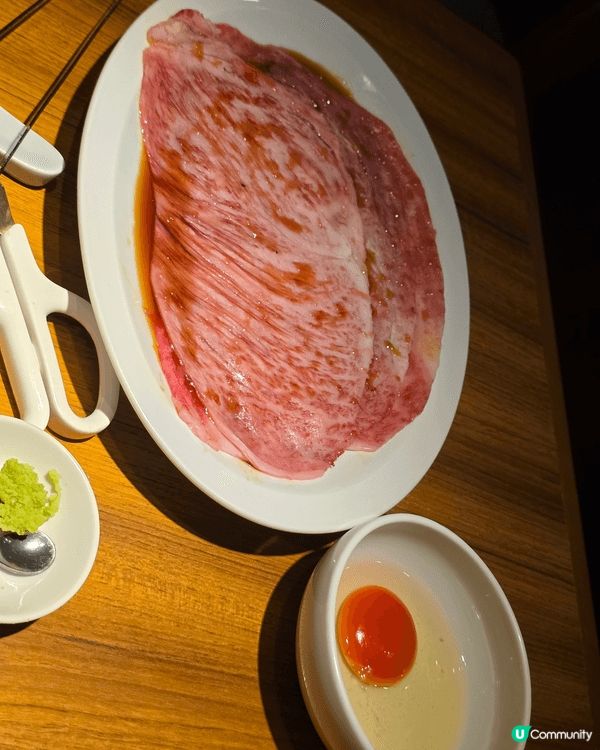 焼肉ジャンボ的大理石肉油花肉紋，入口即溶，肉汁鮮味。配以少許...