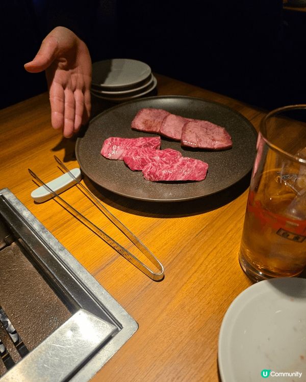 焼肉ジャンボ的大理石肉油花肉紋，入口即溶，肉汁鮮味。配以少許...