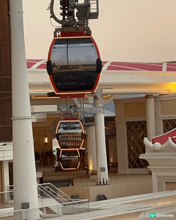 永利皇宮（澳門）的觀光纜車是免費設施，讓遊客從高空欣賞度假村...