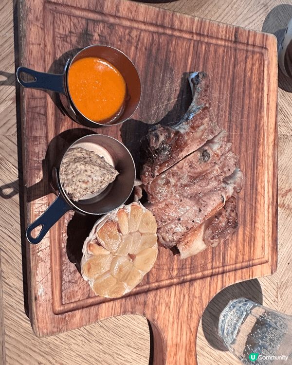 這間餐廳是位於灣仔，都幾出名係食西班牙菜，平日嘅lunch只...