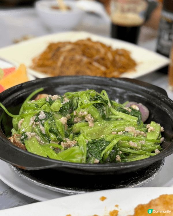 港島街市尋美食！ 喺士美菲路熟食中心嘅權記小菜館，晚晚都座無...