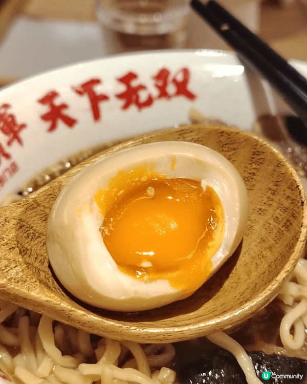 在深圳東門的麵霸頂軍拉麵店，味道與香港的拉麵不相伯仲！拉麵的...