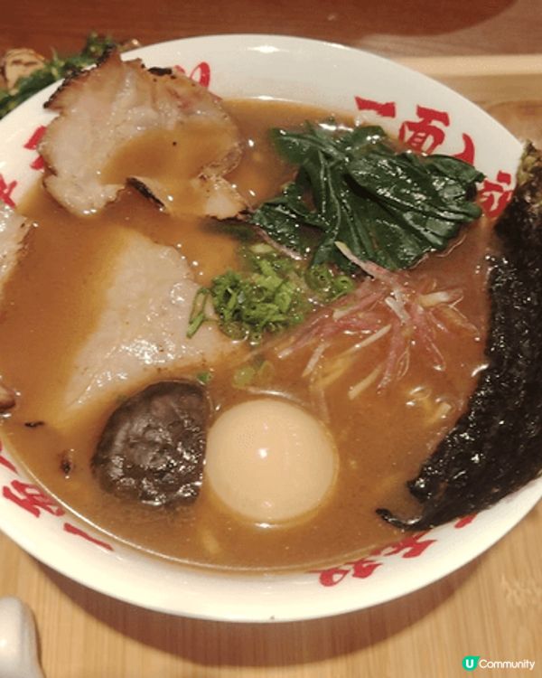 在深圳東門的麵霸頂軍拉麵店，味道與香港的拉麵不相伯仲！拉麵的...