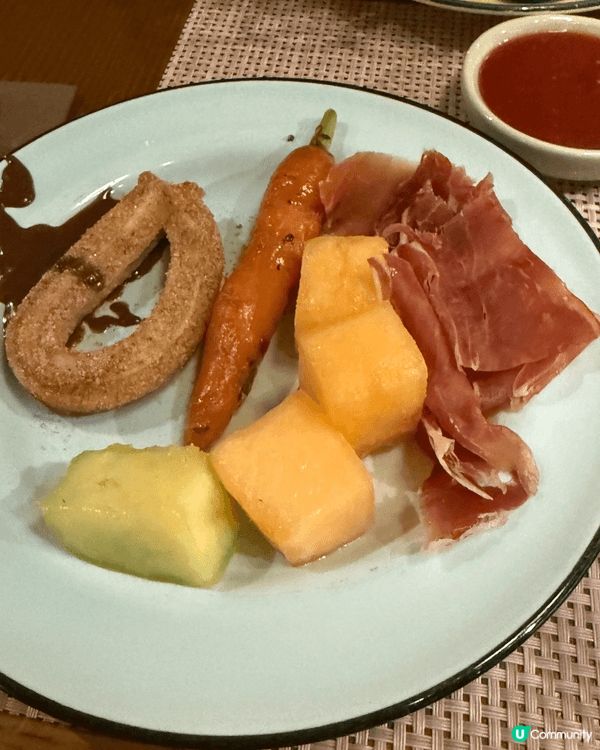 自助餐好多嘢食有海鮮，有刺身，有甜品，所以最鍾意食自助餐
