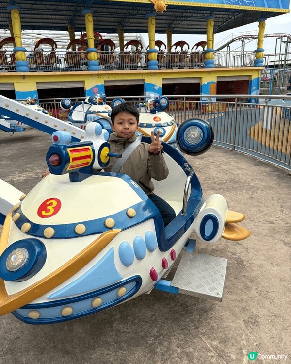 我哋去左汕尾遊樂場，好多機動遊戲玩，仲可以玩好耐。