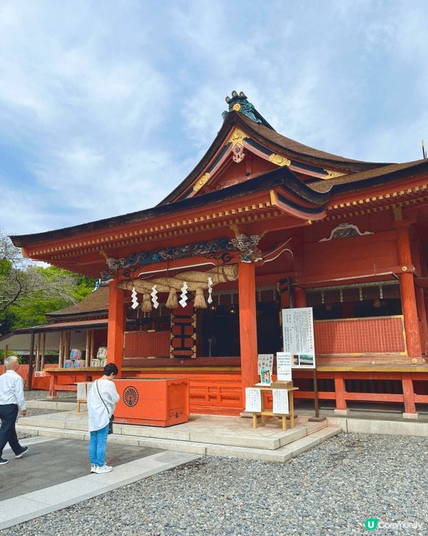 富士山本宮淺間大社與富士山一同列入聯合國世界文化遺產範圍，紅...