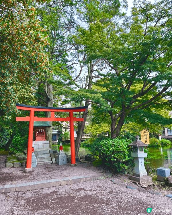 富士山本宮淺間大社與富士山一同列入聯合國世界文化遺產範圍，紅...