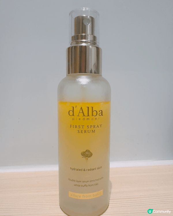 被譽為「空姐噴霧」的 d'Alba 精華噴霧，上層是精華油，...