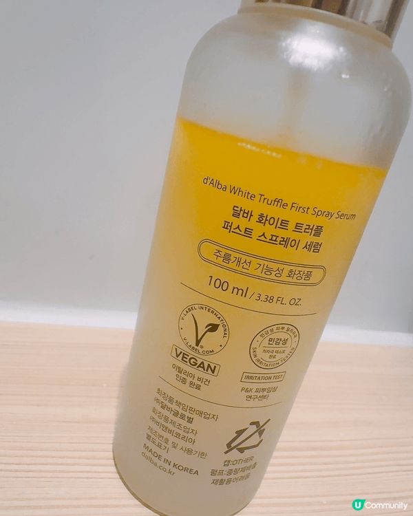 被譽為「空姐噴霧」的 d'Alba 精華噴霧，上層是精華油，...