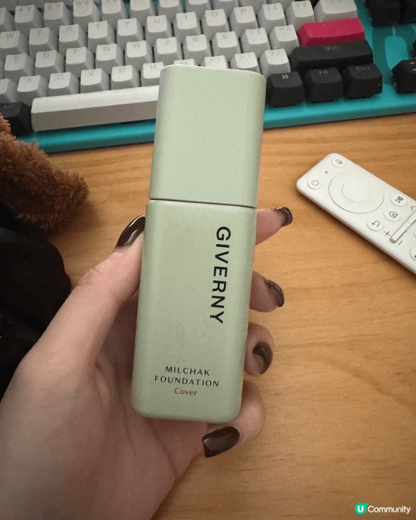 Giverny的粉底一年四季都岩用，妝感很好 不太乾
