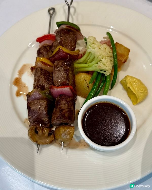 灣仔酒店半自助午餐🍽️買三送一！