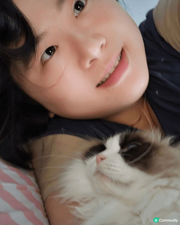 兩隻貓寶貝是我的家人，一起睡、一起玩，會歡迎我回家，更會目送...