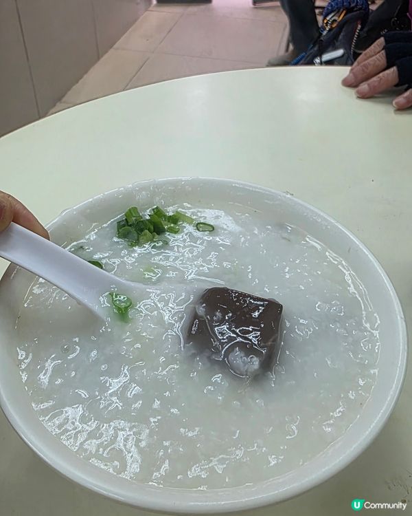 今日天氣凍, 突然想食粥, 經過紅磡永明粥店就入去試下囉. ...