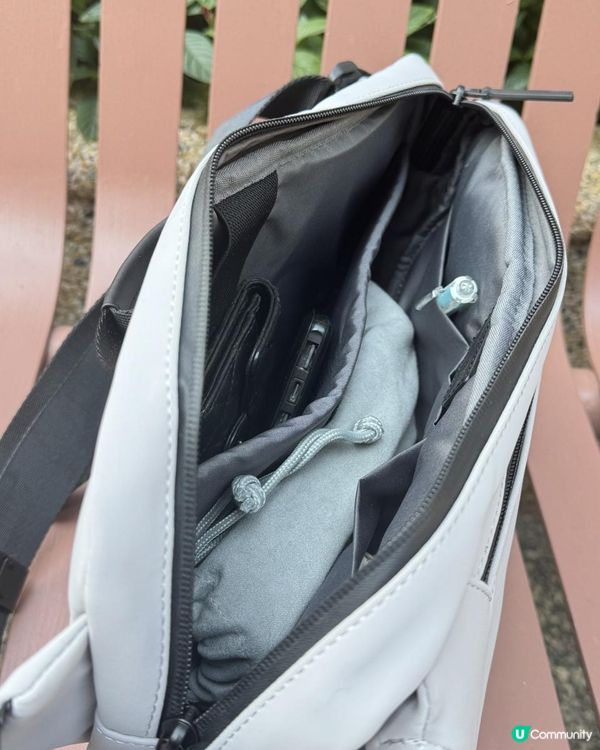 **白色 Herman H3 Sling Bag 完整評測**