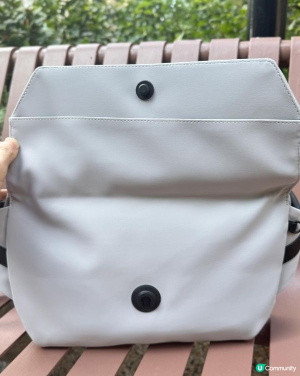 **白色 Herman H3 Sling Bag 完整評測**