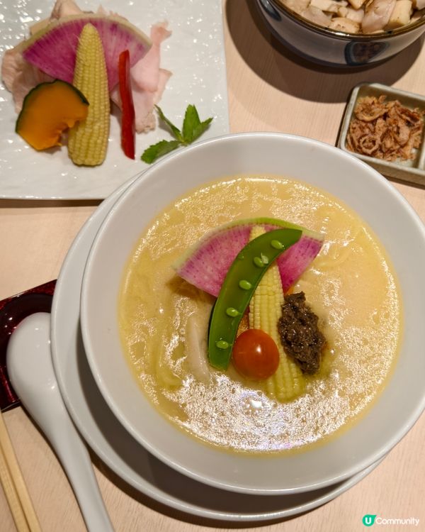 香氣濃郁松露雞白湯拉麵