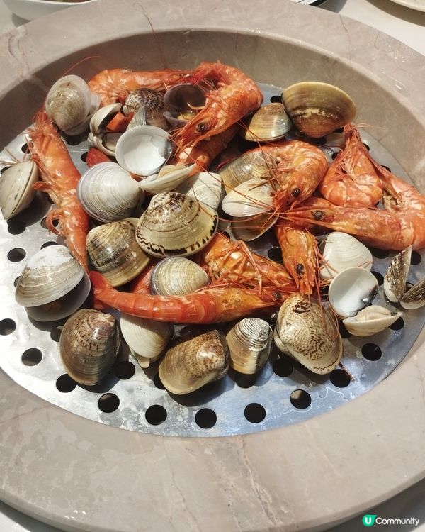 今日星期日又去食好嘢，去咗尖沙咀妹姐石蒸鍋火鍋！個場開咗一個