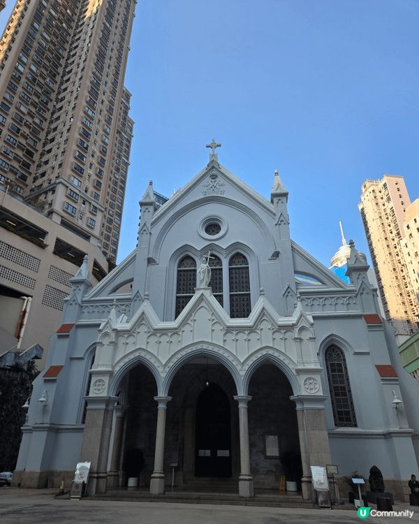 香港港島區建築物特別懷舊， 好有以前的味道 ，尤其上山頂的路...