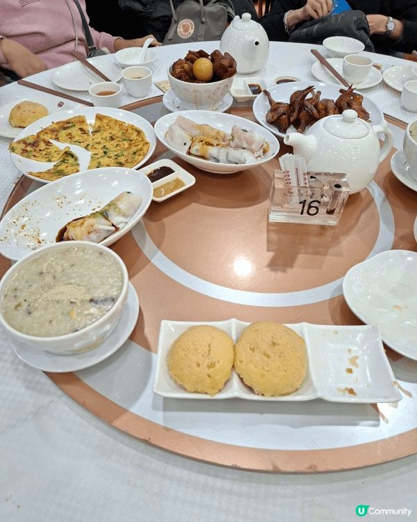 同朋友去位於筲箕灣嘅明星金閣飲茶🫖🥢，點心款式多樣樣齊🍥🍱,...