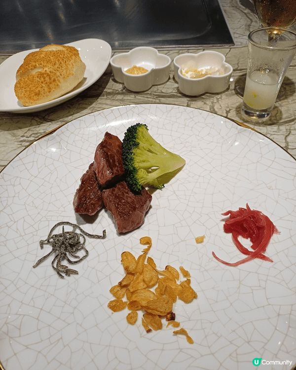 夏慕尼鐵板燒，屬於西餐鐵板燒，現場看著廚師煮好放到面前，食物...