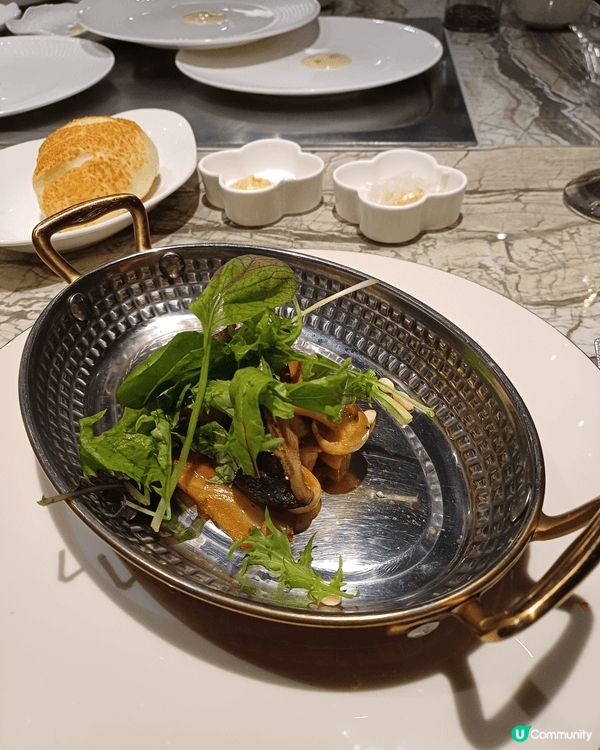 夏慕尼鐵板燒，屬於西餐鐵板燒，現場看著廚師煮好放到面前，食物...