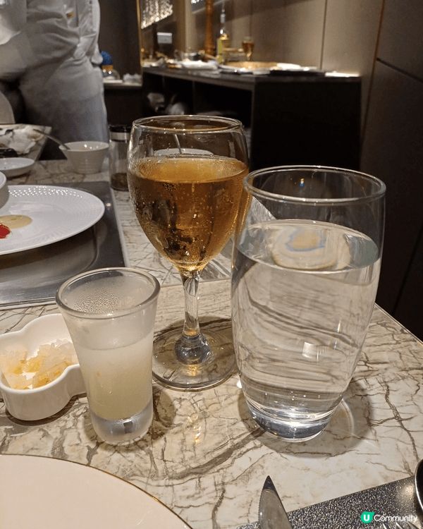 夏慕尼鐵板燒，屬於西餐鐵板燒，現場看著廚師煮好放到面前，食物...