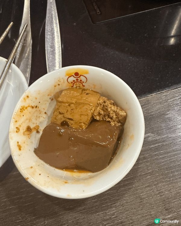 去台北梗係要食麻辣火鍋，老四川個鴨血真係超級水嫩，滑嘟嘟，係...