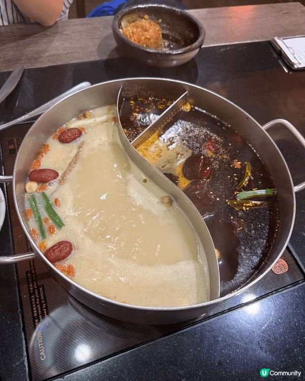 去台北梗係要食麻辣火鍋，老四川個鴨血真係超級水嫩，滑嘟嘟，係...