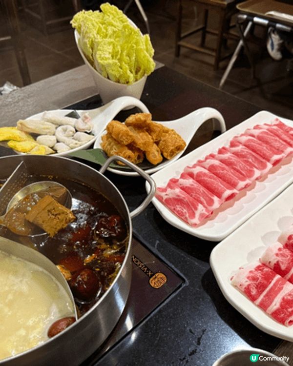 去台北梗係要食麻辣火鍋，老四川個鴨血真係超級水嫩，滑嘟嘟，係...